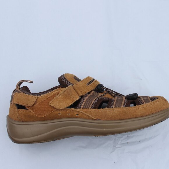 Brown Sporty Sandals with Adjustable Strap and Closed Toe - Picture 7 of 9